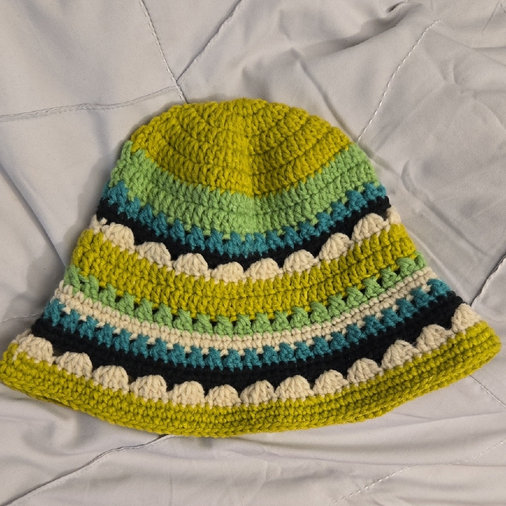 SHEIN Multicolor Crochet Bucket Hat